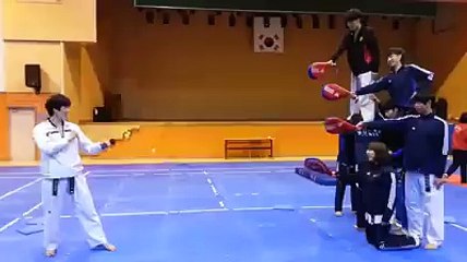 Taekwondo, four kicks in a single attack
