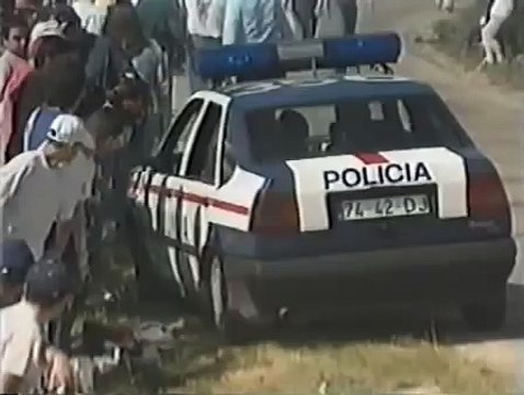 Des spectateurs totalement inconscient pendant un rallye au portugal