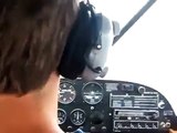 Un pilote d'avion fait une blague  flippant a son copilote