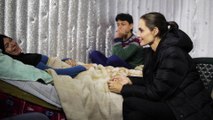 Angelina Jolie rend visite à des réfugiés syriens au Liban