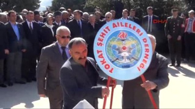 Tokat'ta Şehit Kabirlerine Karanfil Bırakıldı