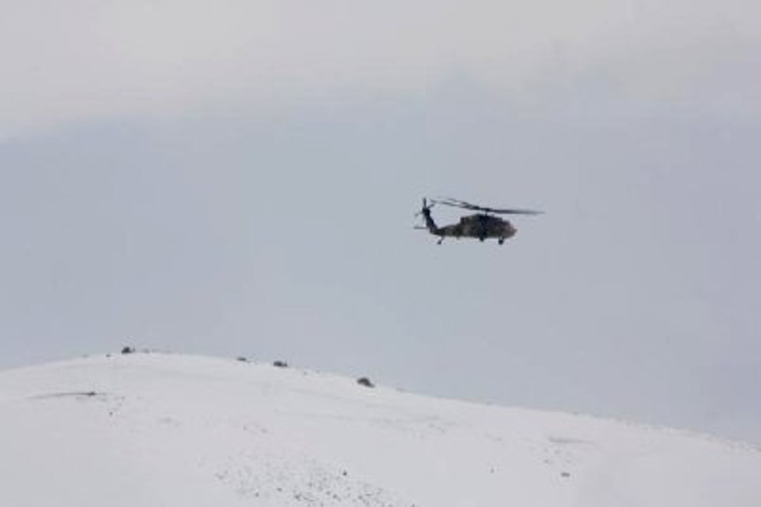 Yüksekova'da Polis ve Asker, Mahsur Kalanlar İçin Anons Yaptı