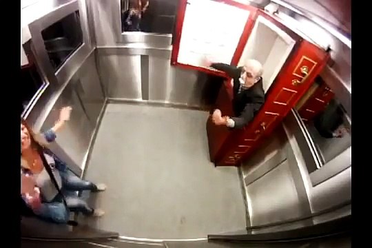 Kamera Şakası, Tabutlu Asansör :D :D