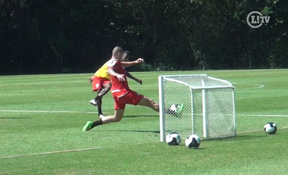 Xerifão! Maicon salva gol em cima da linha e solta uma bomba em treino do São Paulo