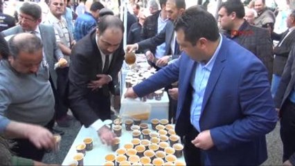 Mersin Vatandaşa 'Kuru Ekmek ve Üzüm Hoşafı'