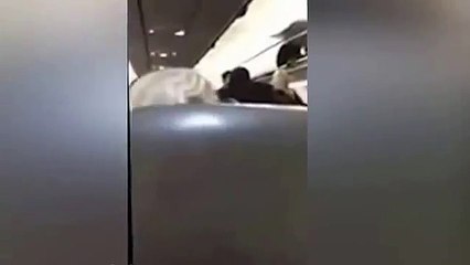 Müslüman kadınları uçaktan indirilme görüntüleri