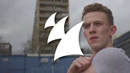 Juicy M & Jimmy Clash feat Miss Palmer - Rowcraft (Official Music Video)