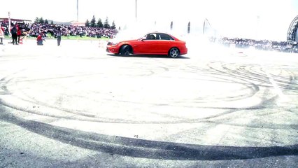 Drifting Mercedes-Benz C63 AMG