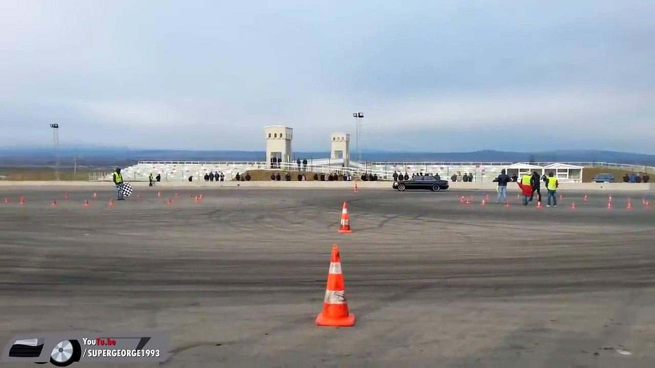 Drifting Mercedes-Benz S600L 7.0