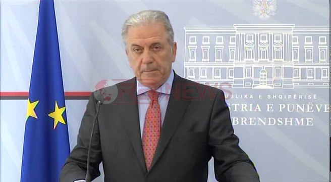Avramopoulos: Shqipëria nuk do të jetë vetëm nëse përballet me fluksin e refugjatëve