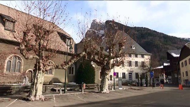 La place du village : Samoëns