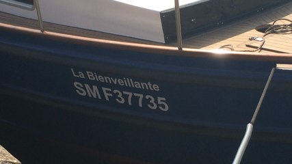 Saint-Malo. Mise à l'eau de la péniche La Bienveillante