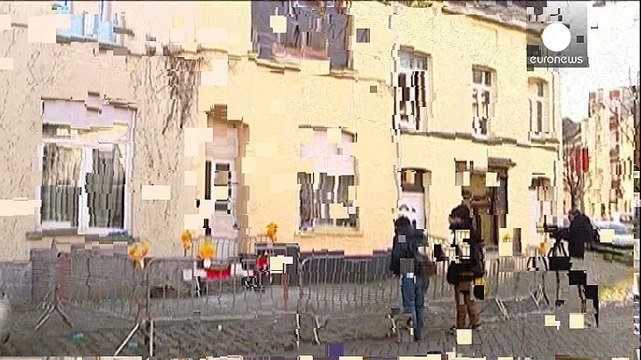 Отпечатки пальцев Салаха Абдеслама, подозреваемого в организации парижских терактов, найдены при обыске в квартире в Брюсселе.