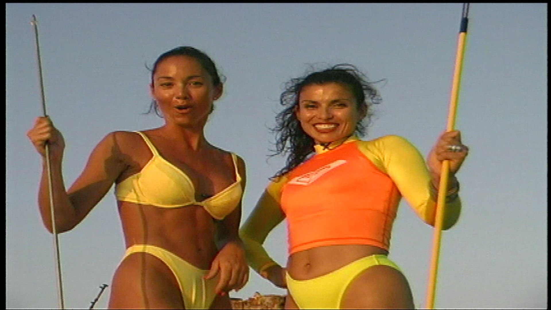 Scuba Diving - Bimini in bikinis! - video Dailymotion