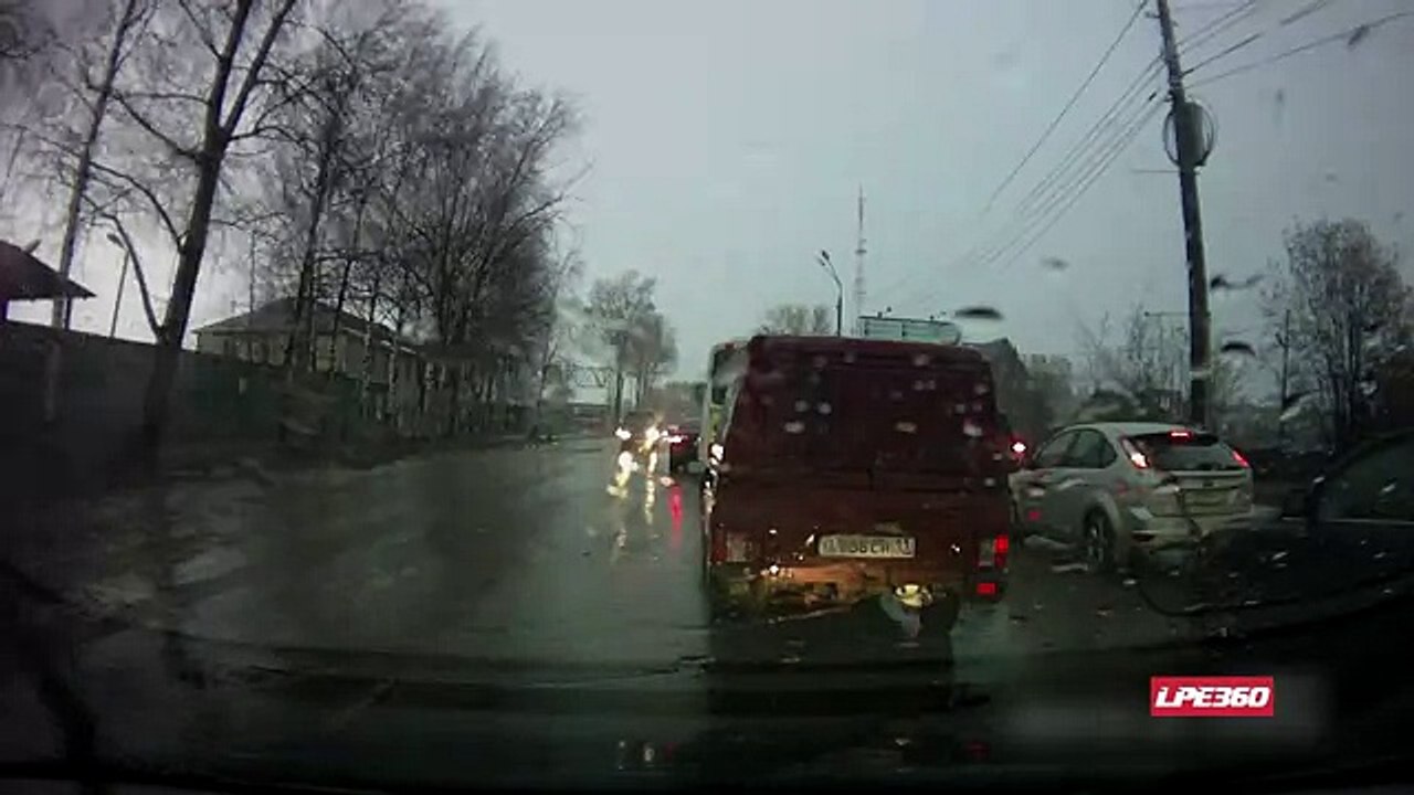Lightning strikes TV tower - dash cam