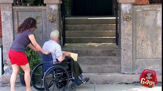 Face Door Knocker Comes to Life