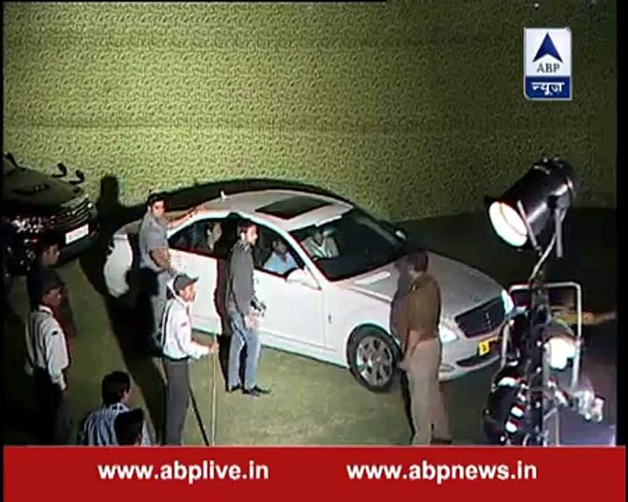 See How Indians Welcomes Imran Khan In a Show