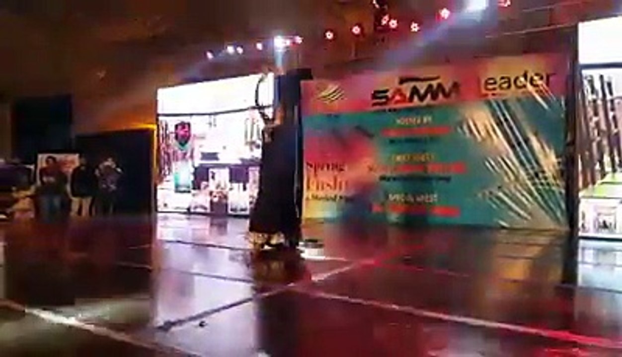 Sheen Javed Hot Dance Performance in a Show