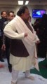 Ragre pe Ragra , De Ragra EXCLUSIVE : Altaf Bhai walking , dancing today showing that he is healthy
