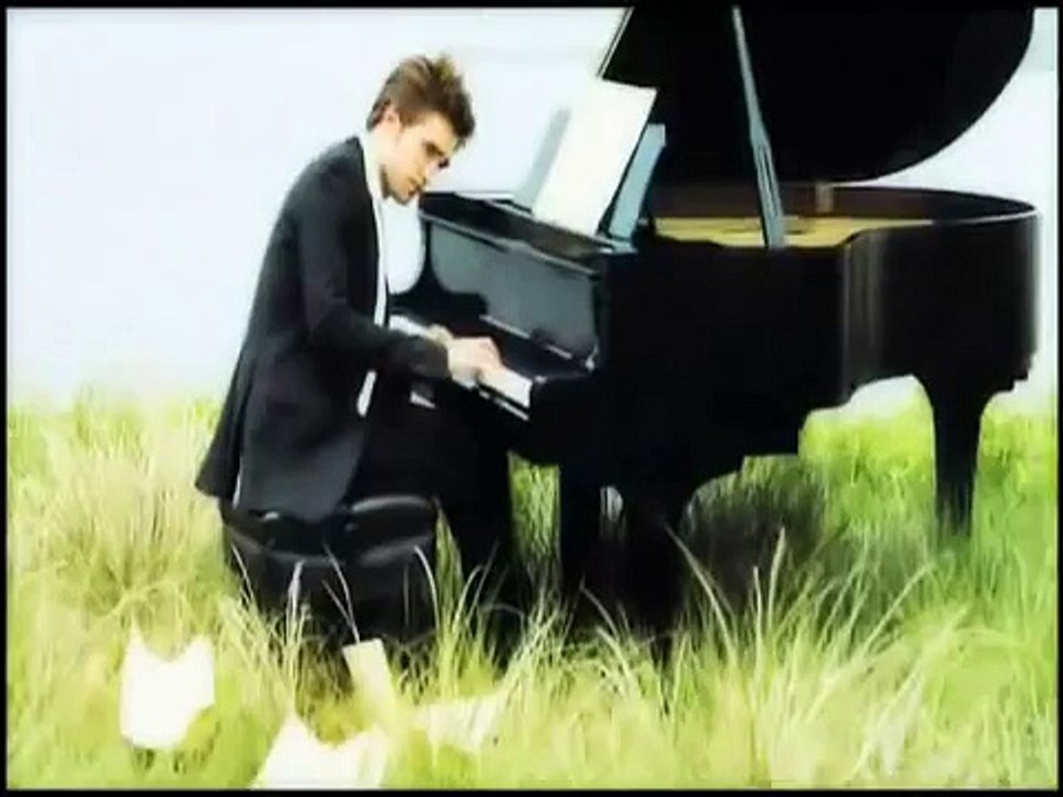 Robert Pattinson leaving the Roosevelt at Hollywood (русские субтитры) 04.09.2008