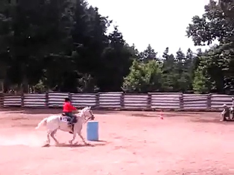 Barrel racing - les youth d' holy'day ranch