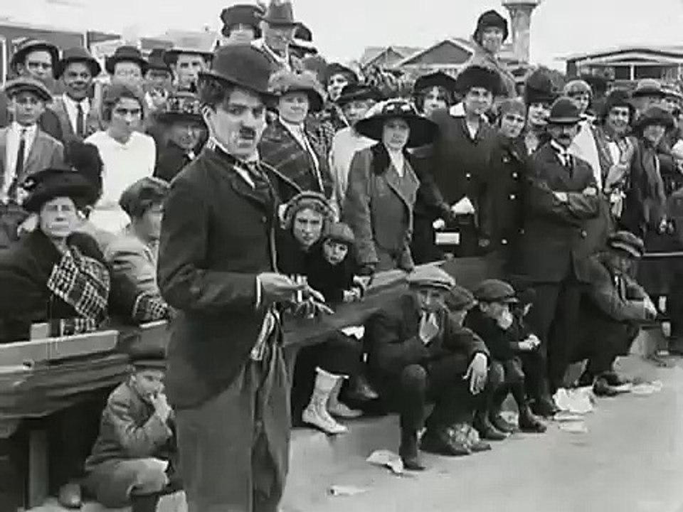 Charlie Chaplin in Kid Auto Races at Venice (1914) H