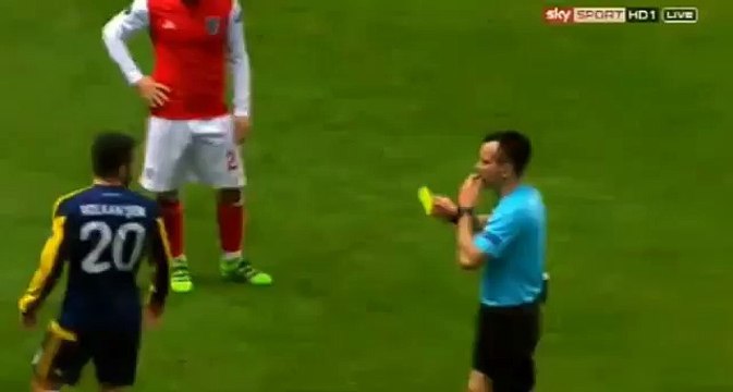 Volkan Şen in hakemi ittiği an kırmızı kart - (Braga 4-1 Fenerbahçe)