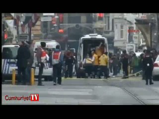 İstiklal'deki patlama sonrası olay yerine ambulanslar geldi