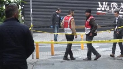 İstiklal Caddesi'ne Çıkışlar Kapatıldı; İşyerleri Boşaldı