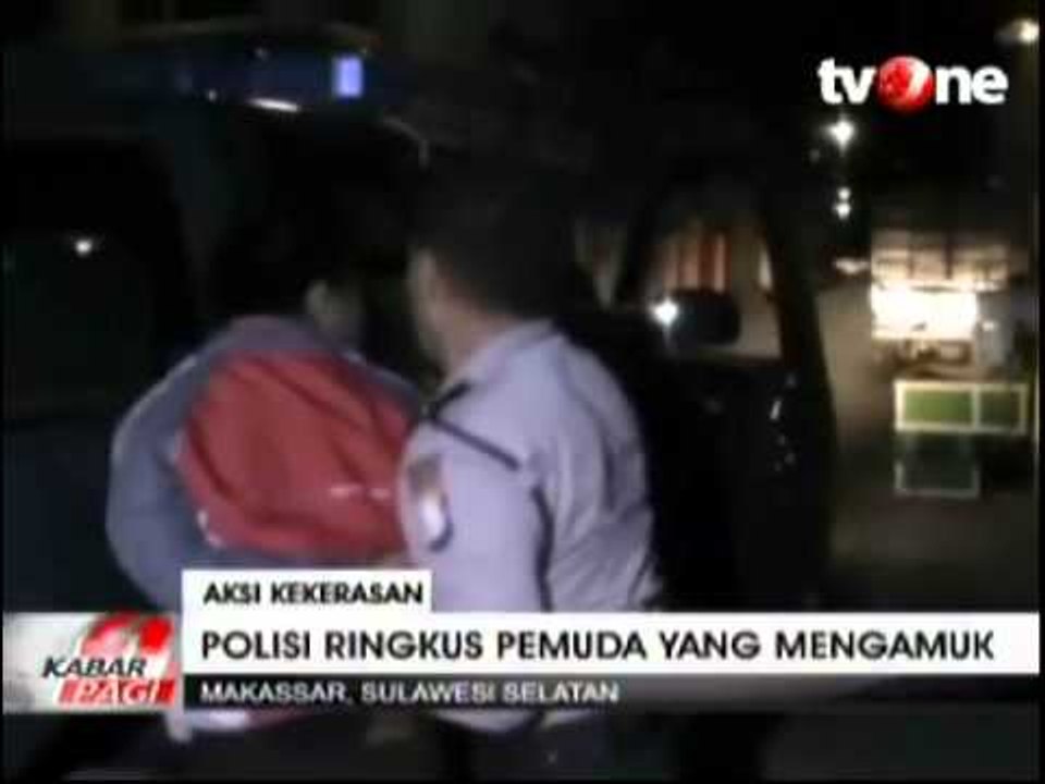 Polisi Ringkus Pemuda Yang Mengamuk Membawa Senjata Tajam