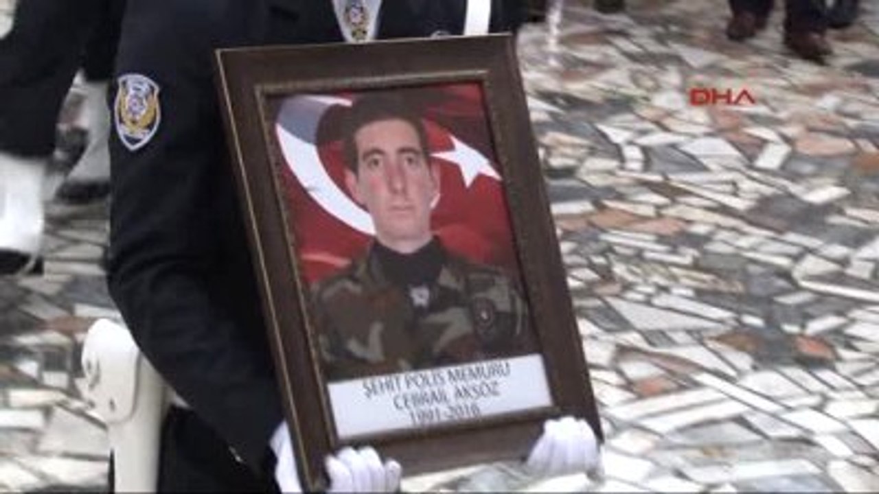 İzmir Nusaybin'de Şehit Olan Polis Memuru İzmir'de Toprağa Verildi