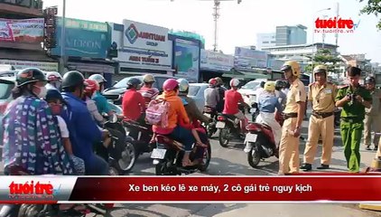 Xe ben kéo lê xe máy, 2 cô gái trẻ nguy kịch