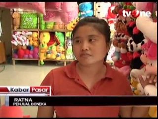 Musim Mudik, Penjual Boneka di Cikampek Banjir Rezeki