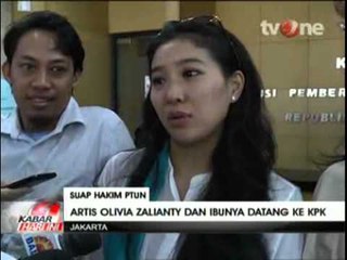 Olivia Zalianty dan Ibunya Gagal Jenguk OC Kaligis di KPK