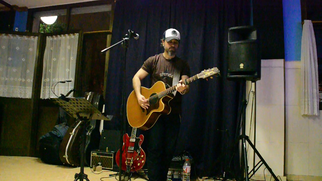 Food & Music Bar La Charca con  Huckleberry's Hat