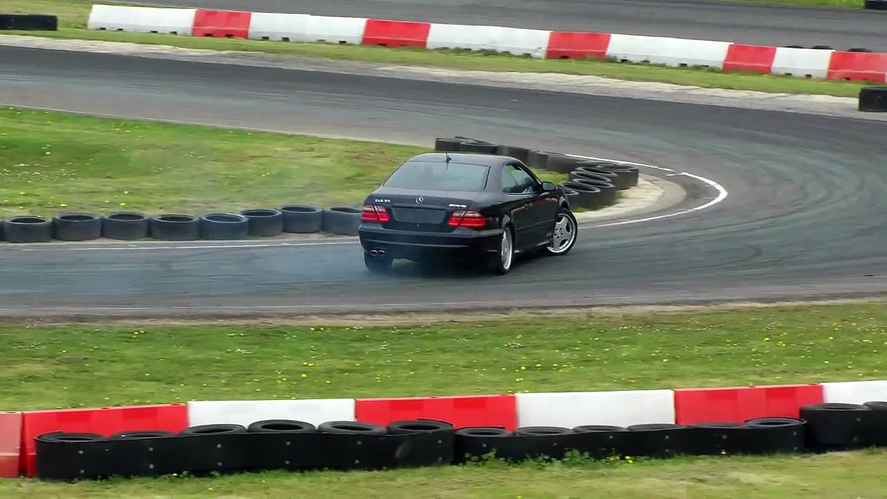 Mercedes Benz CLK55 AMG Drifting