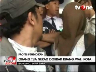 Orangtua Siswa Geruduk Balai Kota, Memprotes Ridwan Kamil