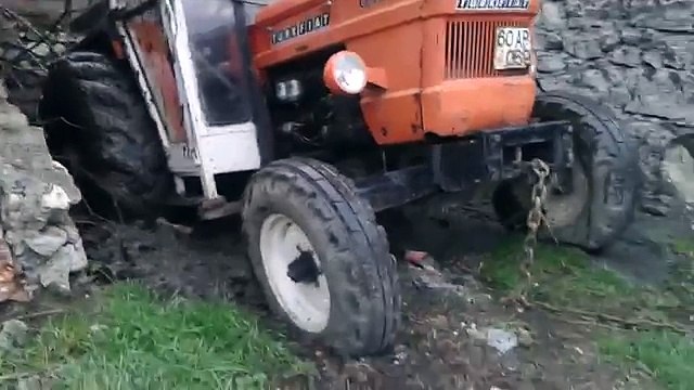 TÜrk-Fİiat-640-New-Holland-tt-55-x4-Traktor-Çekismesi