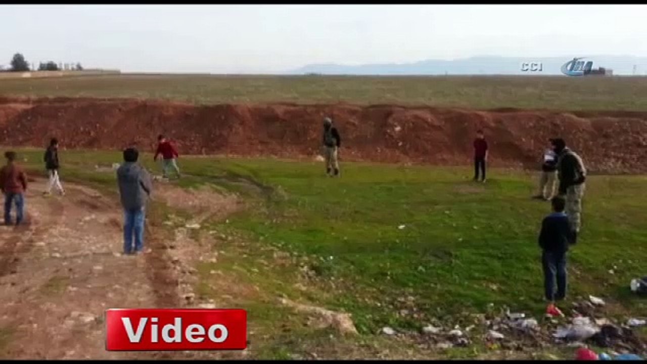 Silopi'de askerler çocuklarla futbol oynadı