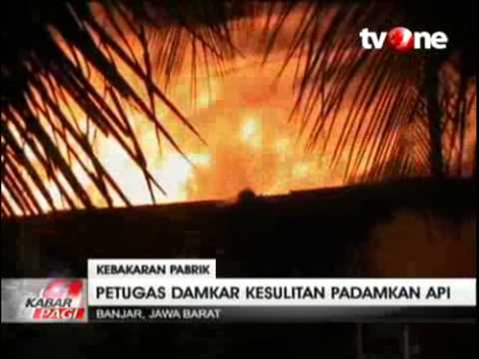 Sebuah Pabrik Pengolahan Kayu Meledak dan Terbakar, Ratusan Karyawan Panik