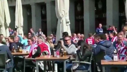 Des supporters du PSV Eindhoven humilient des mendiantes à Madrid