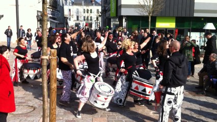 "Cristina Cordula" fait son shopping en musique