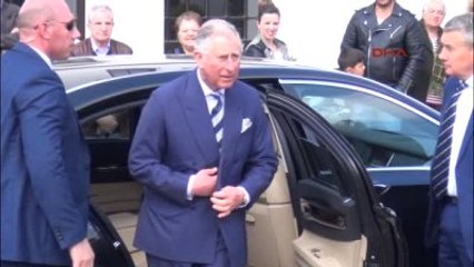 Kosova'da Bulunan Prens Charles, Osmanlı'dan Kalma Sinan Paşa Camiini Ziyaret Etti
