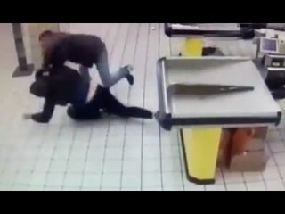 Catania - Il poliziotto "Super Mario" sventa rapina al supermercato (19.03.16)