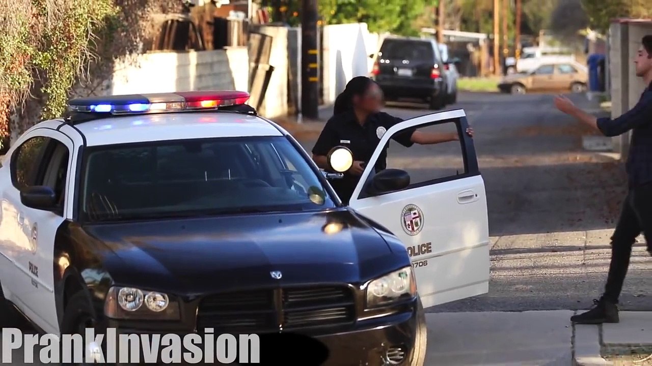 Kissing Prank (US COPS EDITION)