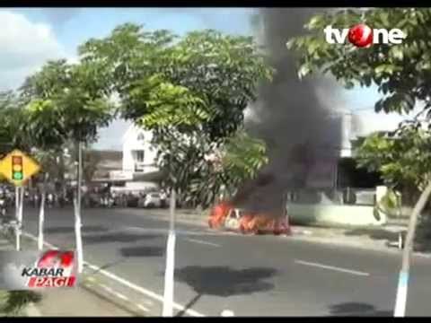 Diduga Korsleting Listrik, Sedan Ini Ludes Terbakar