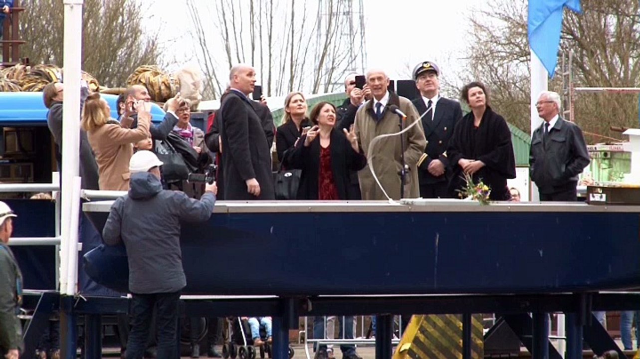 Nieuw schip Ferus Smit plonst water in - RTV Noord