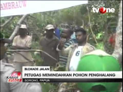 Protes Pelantikan Aparatur Desa, Warga Sorong Blokade Jalan