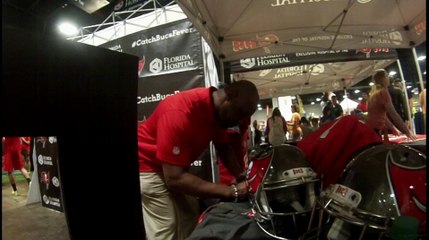 Tampa Bay Buccanners Derek Jackson SuperBowl XXXVIII MVP Signing Autograph