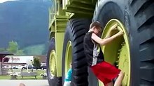 biggest truck in the world [Low, 360p]